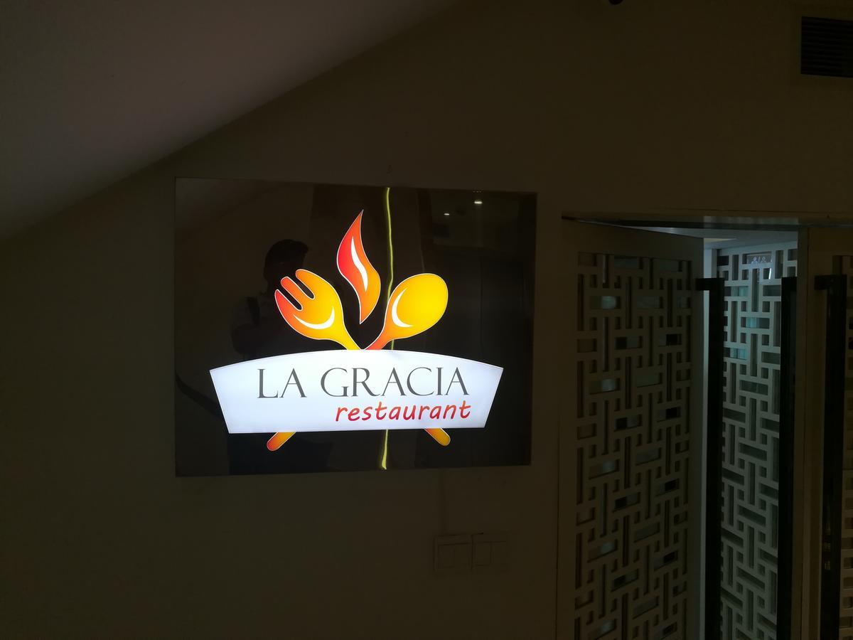 Grace 21 Smart Hotel Дака Екстериор снимка